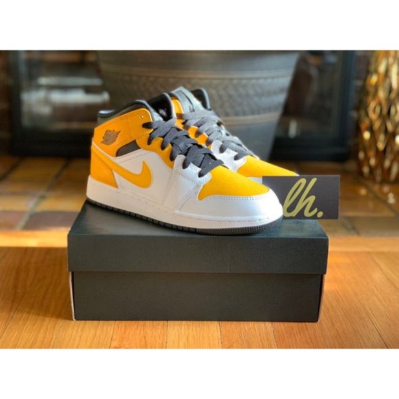 Size 5y Air Jordan Mid "University Gold" - Picture 4 of 5